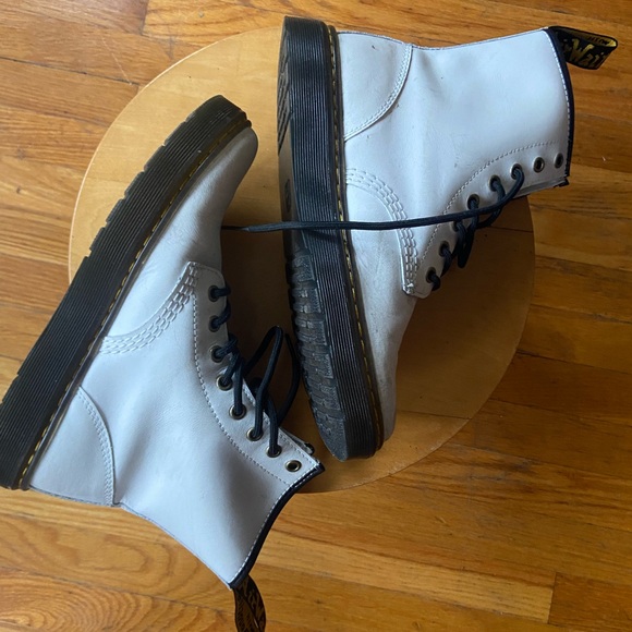 White doc Martens size 8 women’s - Picture 2 of 4